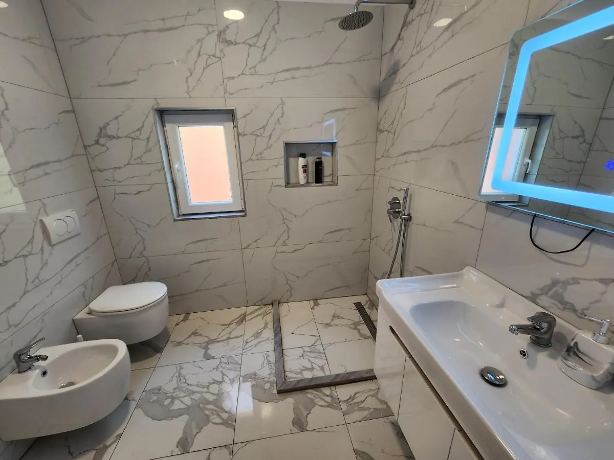 Apartment Sweet 21 Tiran